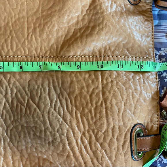 Satchel. Can be carried as a crossbody - Picture 2 of 6